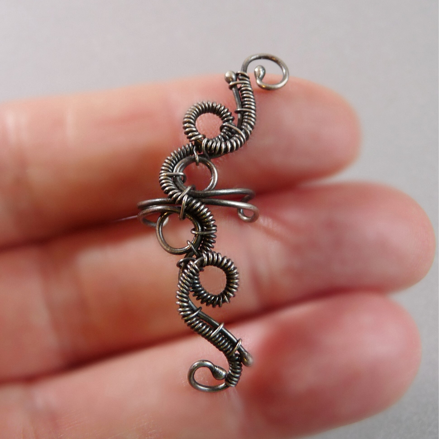 Silberner Ohrclip für Damen – handgefertigt aus Sterlingsilber