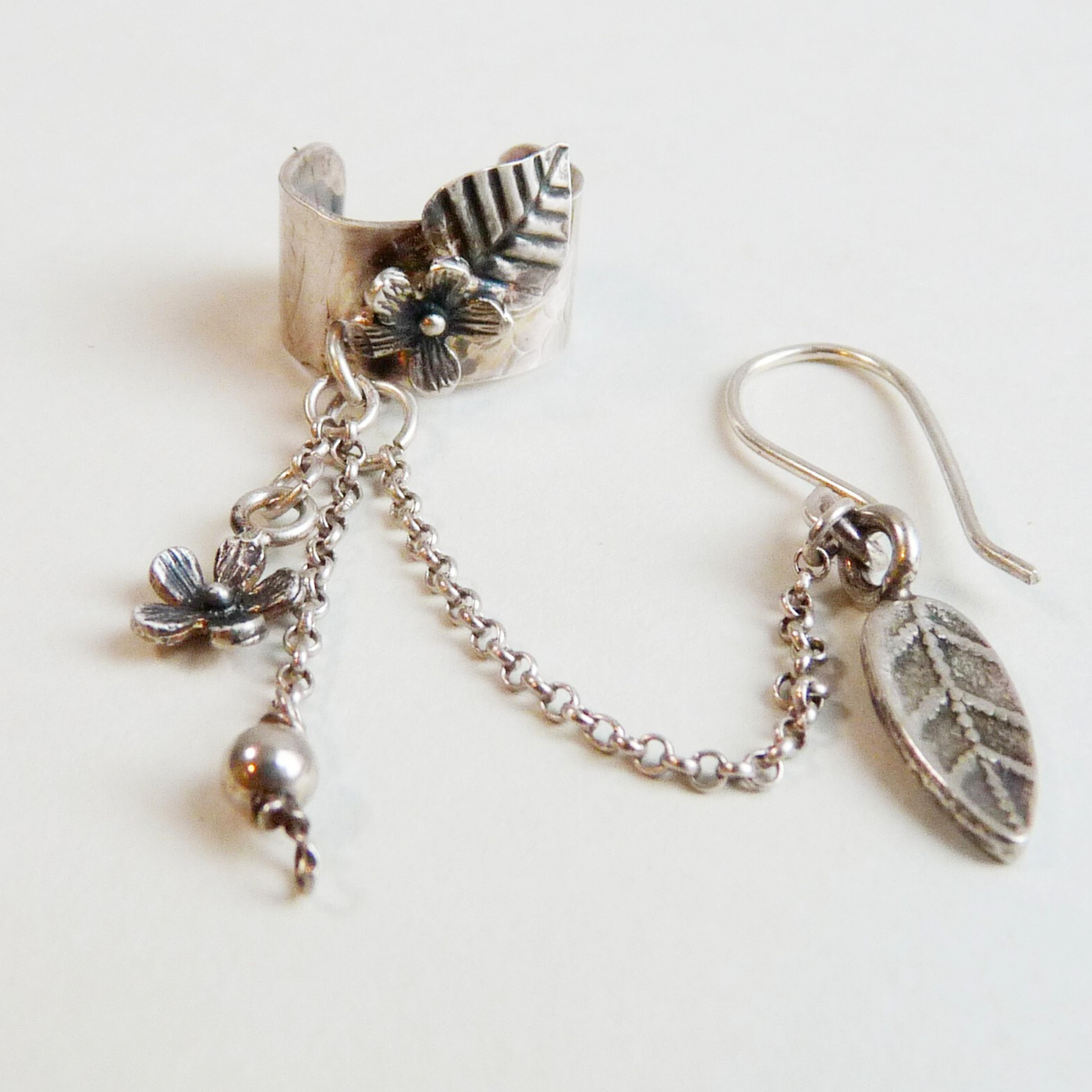 Silver ear cuff with chain and earring 