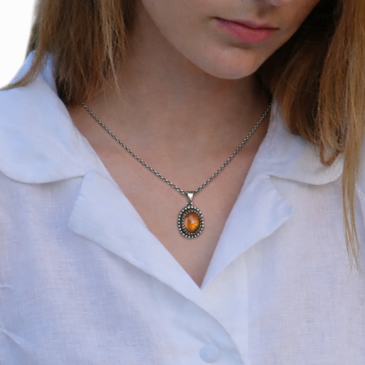 Halskette mit Anhänger aus Sterlingsilber mit Hessonit