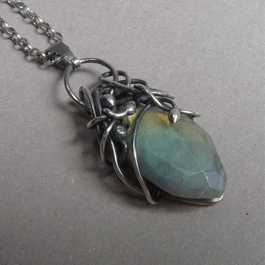 Zilveren ketting met Labradoriet hanger