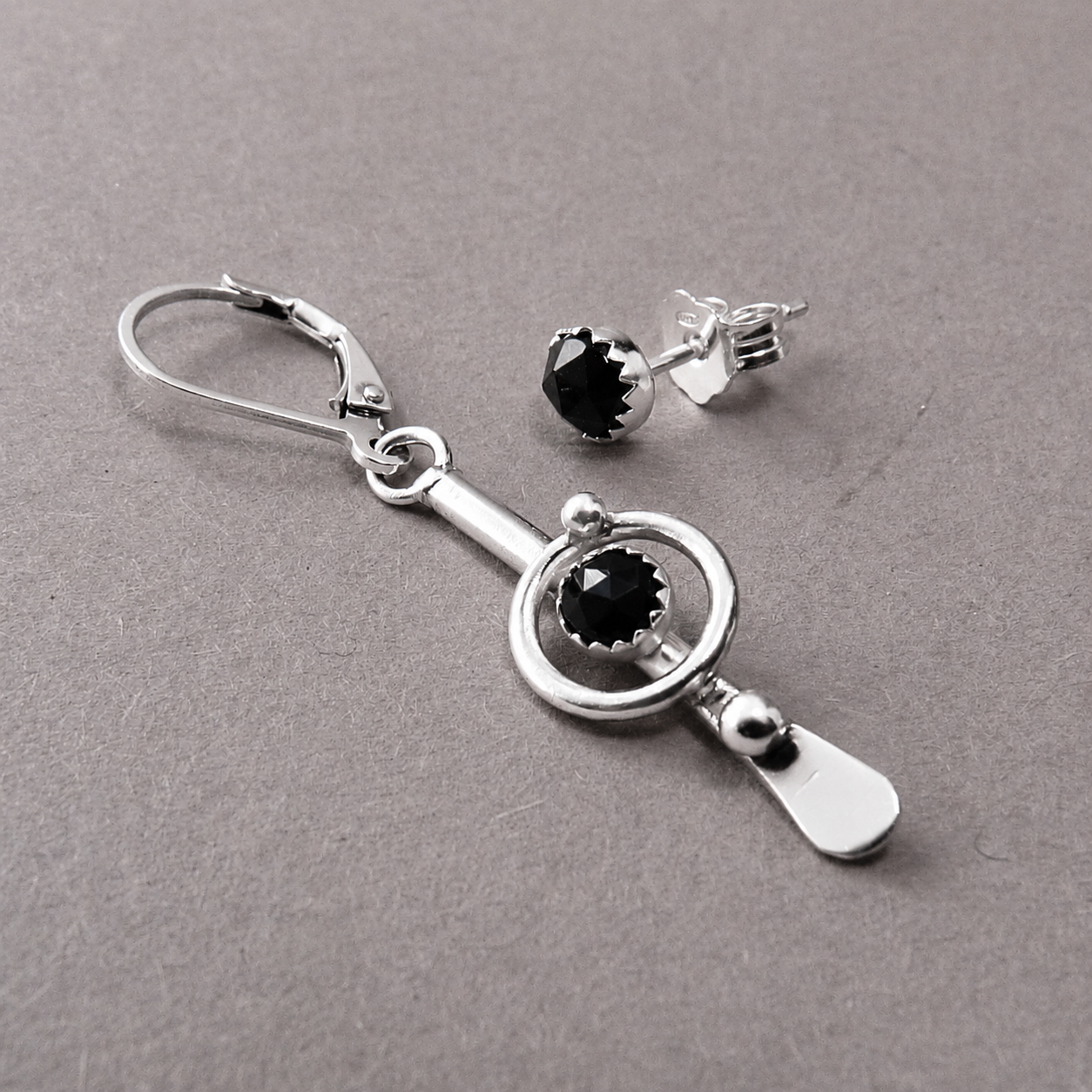 Zilveren Heren Oorbellen met Spinel – Statement Oorbel & Oorknopje