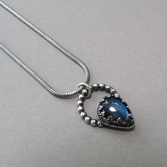 zilveren-ketting-met-labradoriet