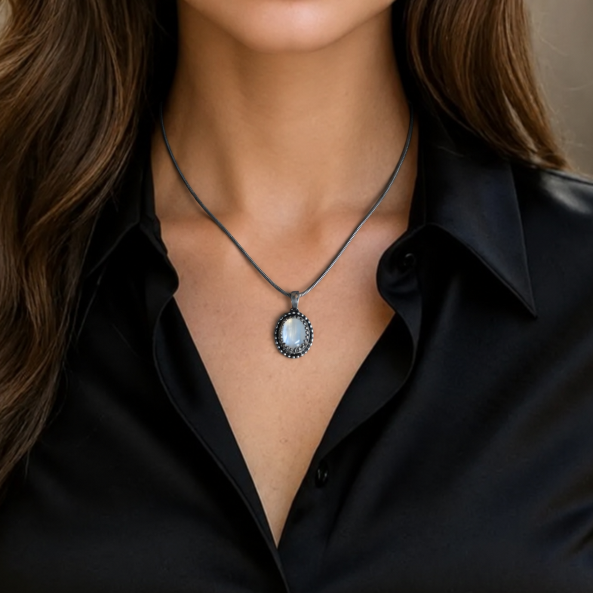 Zilveren ketting met Maansteen hanger