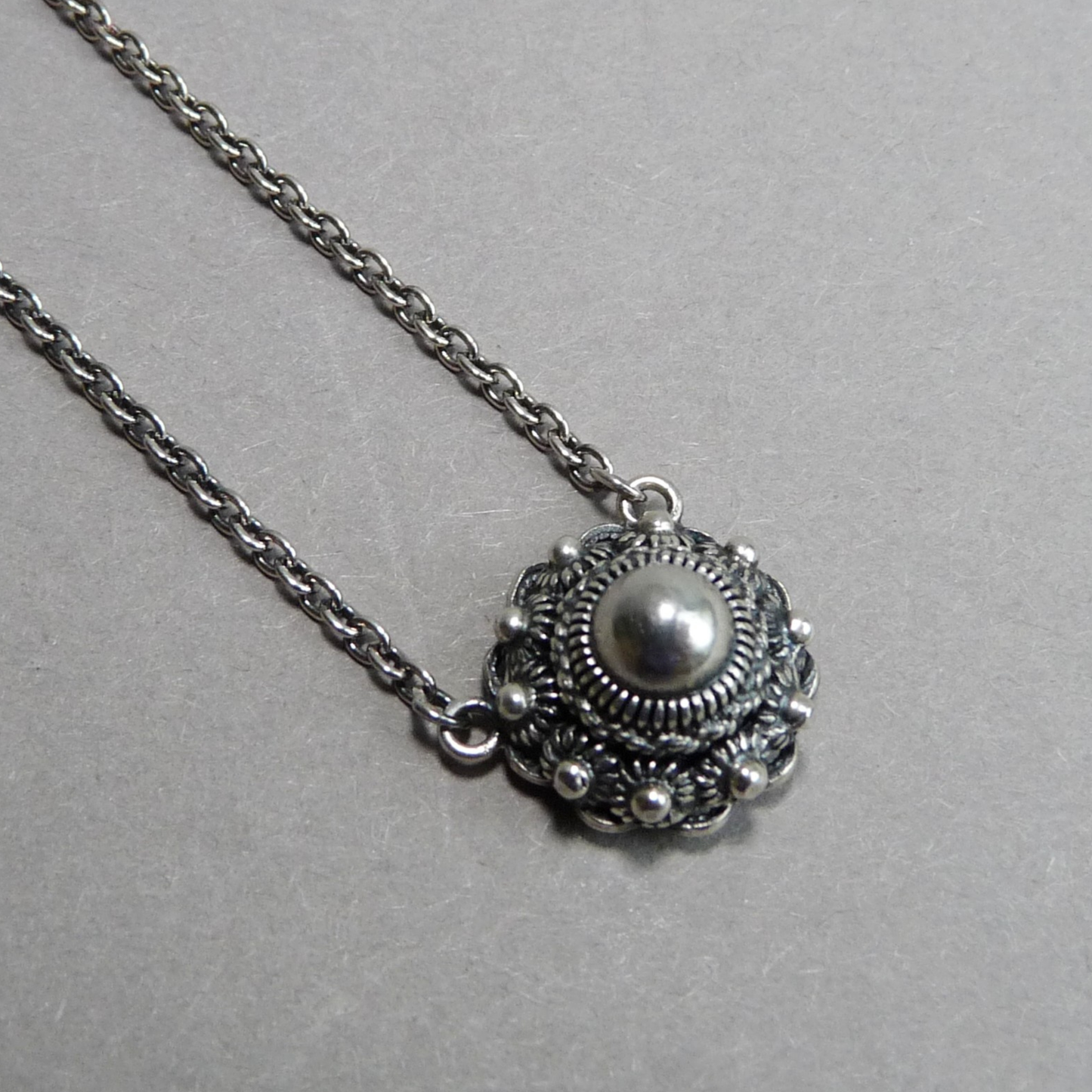 Zeeland knot necklace - Silver pendant necklace with authentic knot