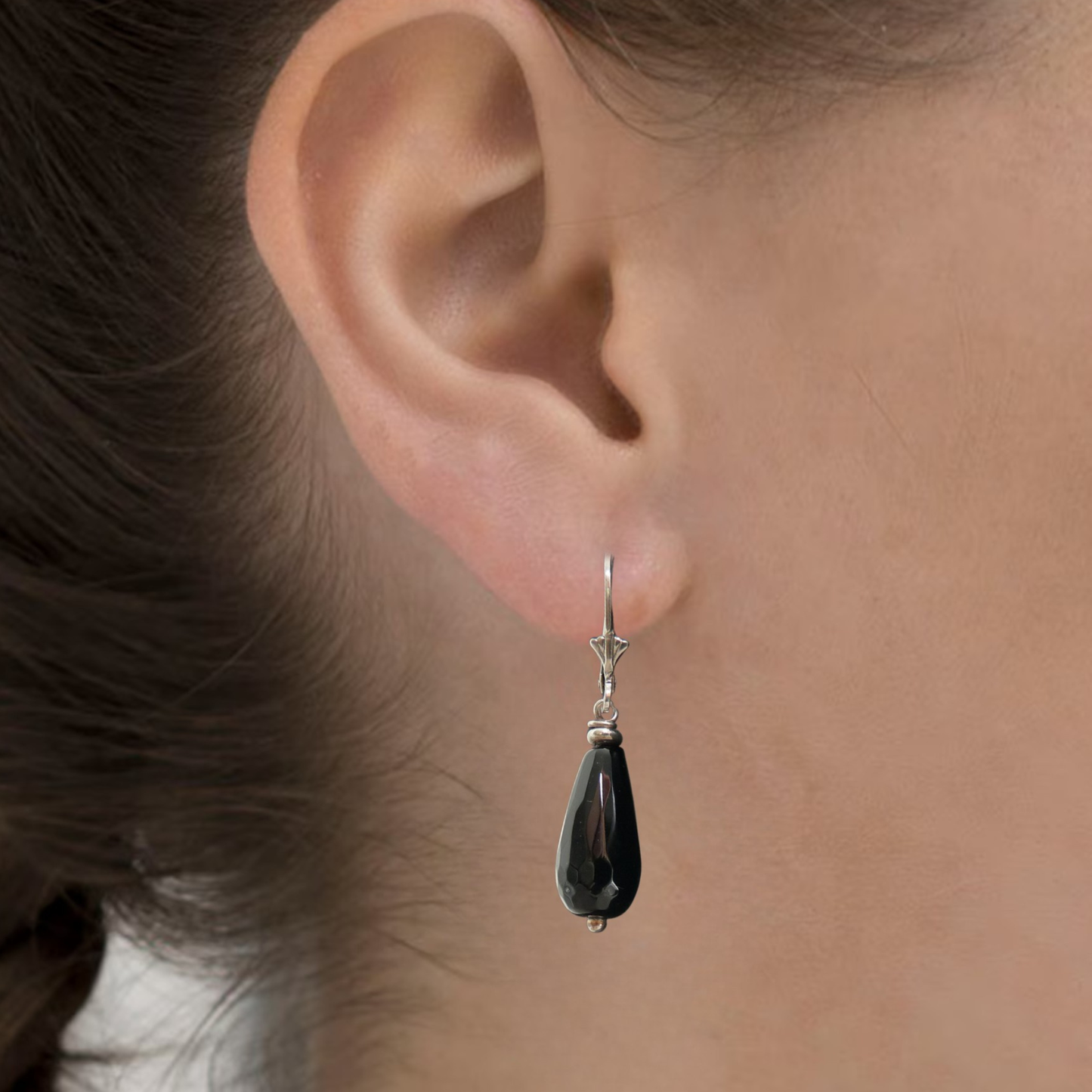 Zilveren onyx druppel oorbellen met klaphaakjes