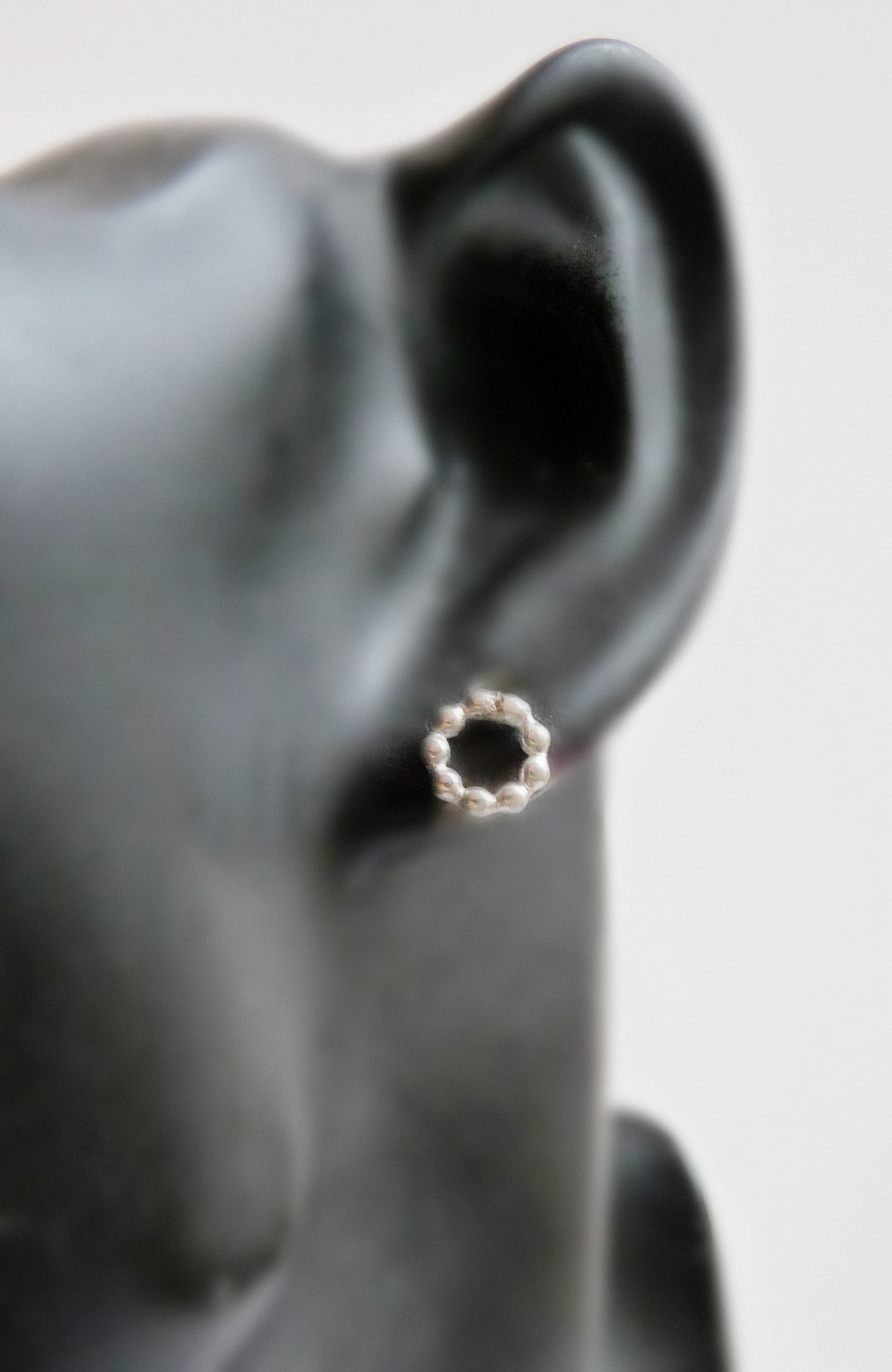 zilveren-oorknopje-heren-schaal-draagfoto