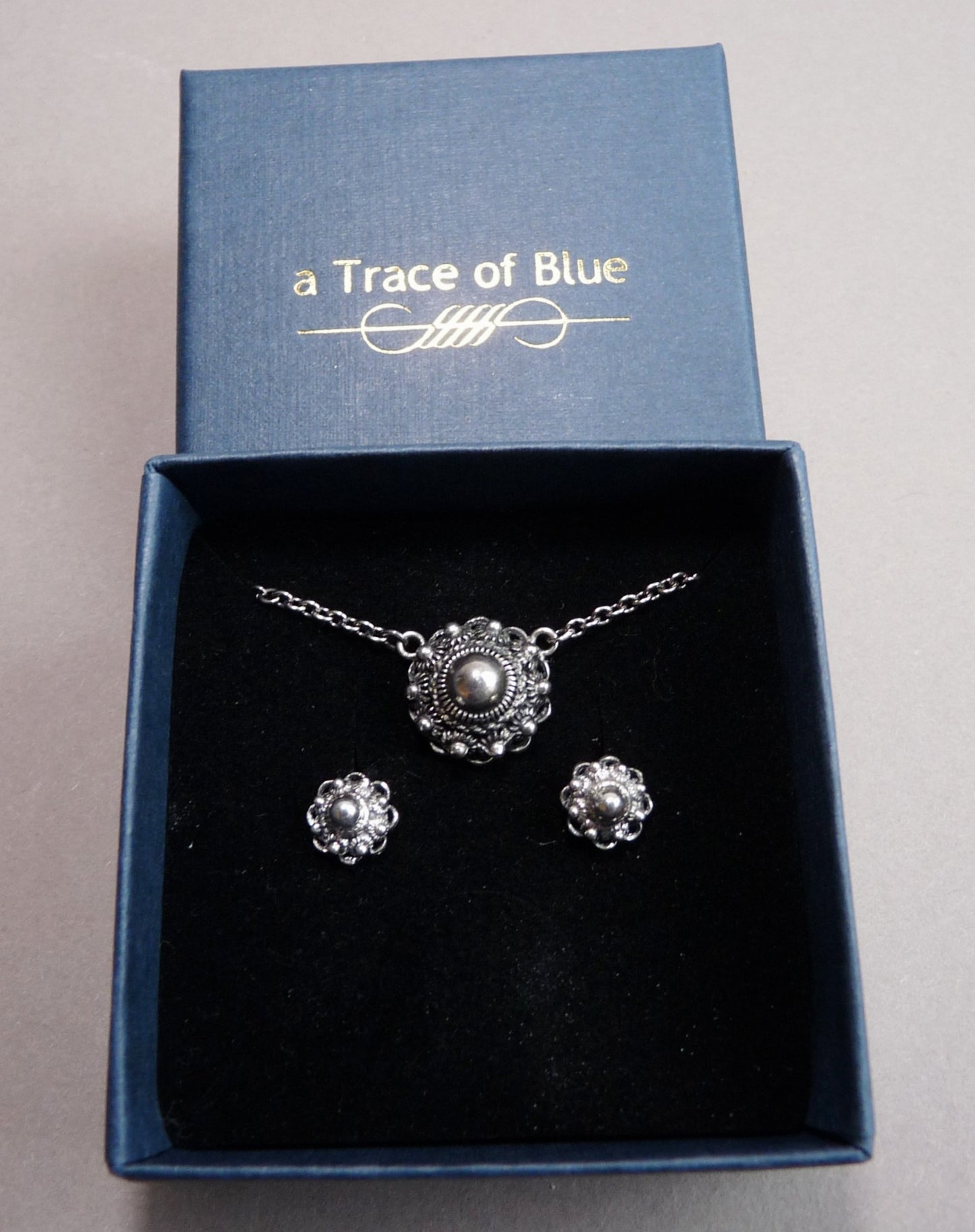 Zeeland knot necklace - Silver pendant necklace with authentic knot