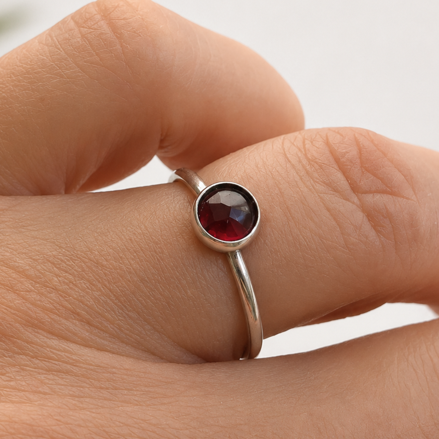 Zilveren stapelring met granaat – Handgemaakt