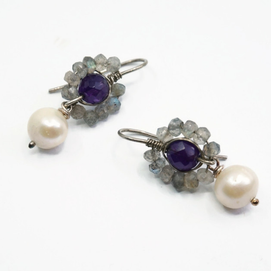 Zilveren oorbellen met Labradoriet Amethist en Zoetwater parel